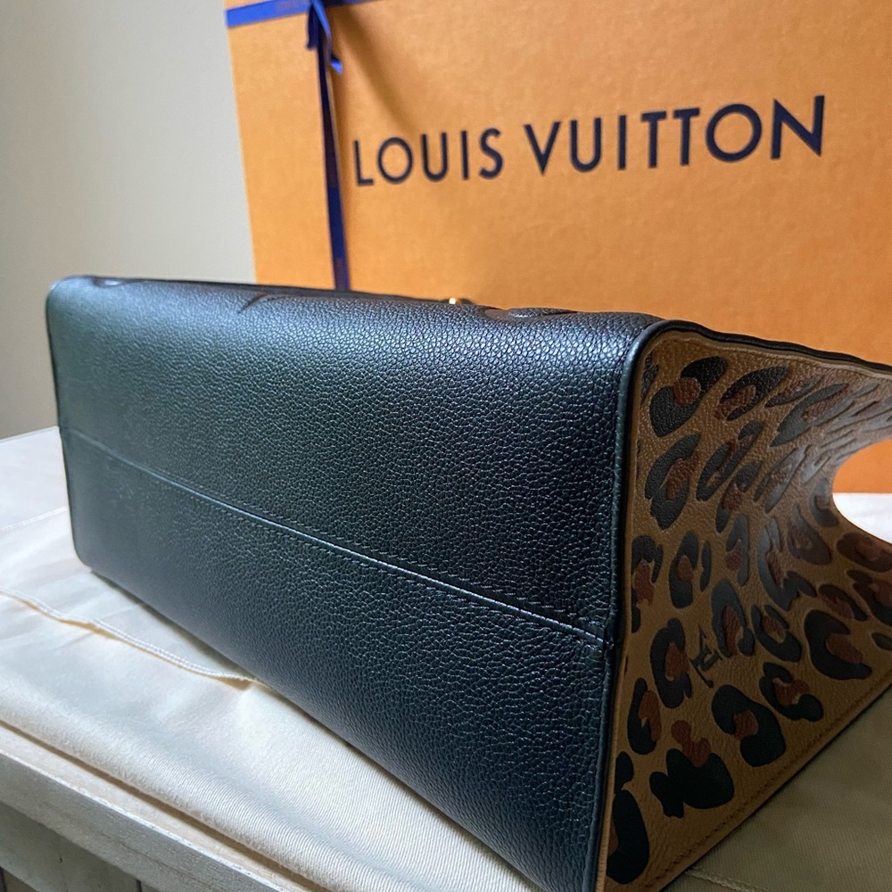 New! Louis Vuitton Wild at Heart Onthego MM Noir! - Picture 9 of 13